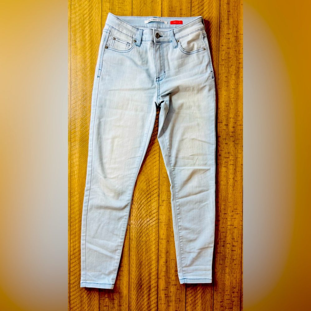 Celebrity Pink. Light Wash Jeans - Size 5